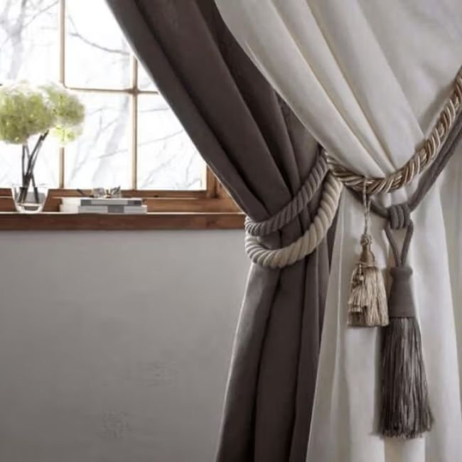Luxury curtain tie-back fixed with tassel