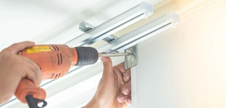 Curtain rail fitting service in Dubai