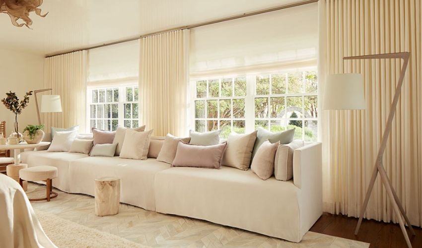 Contrast Colour Border Curtain Design