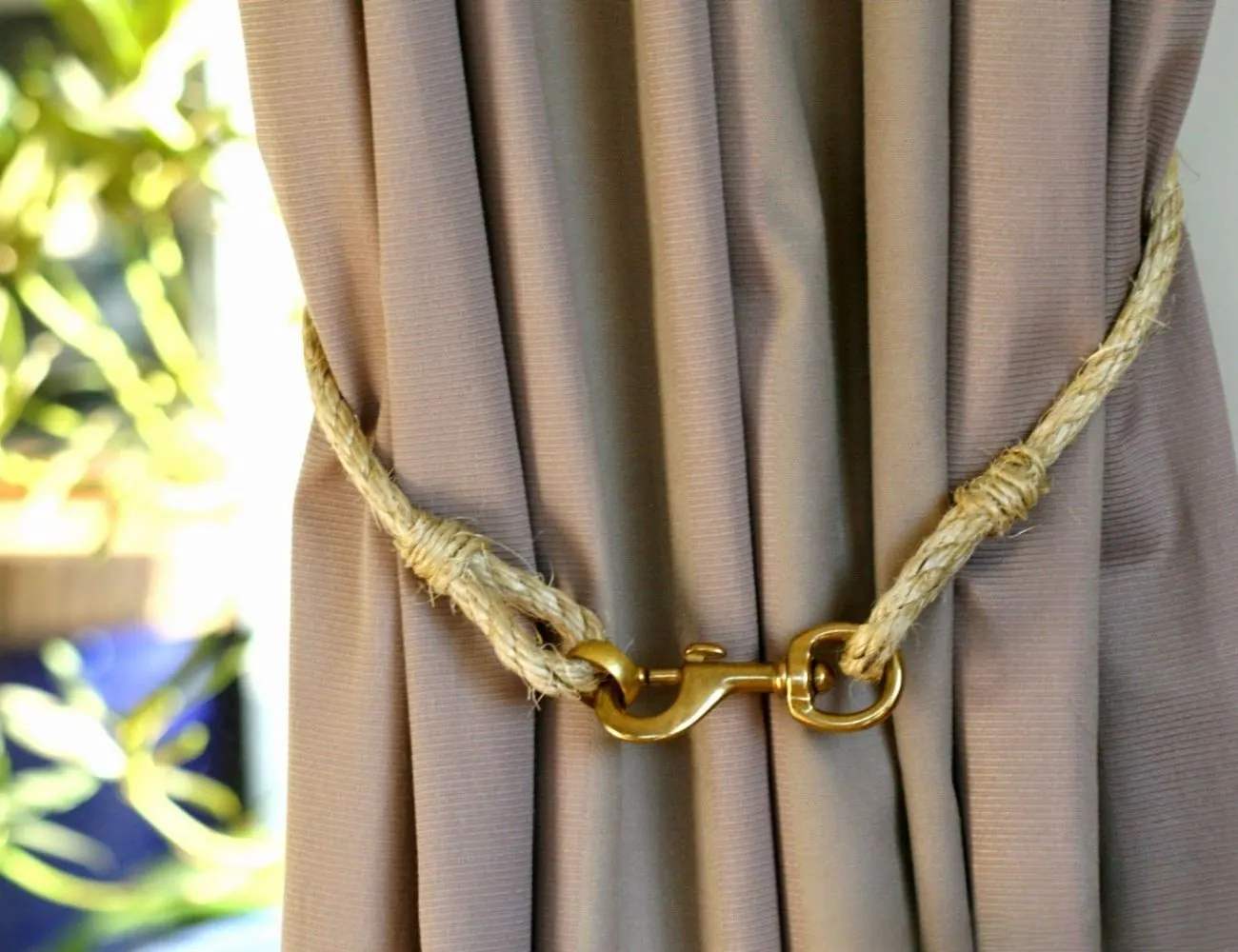 One-stop curtain shop for complete curtain needs