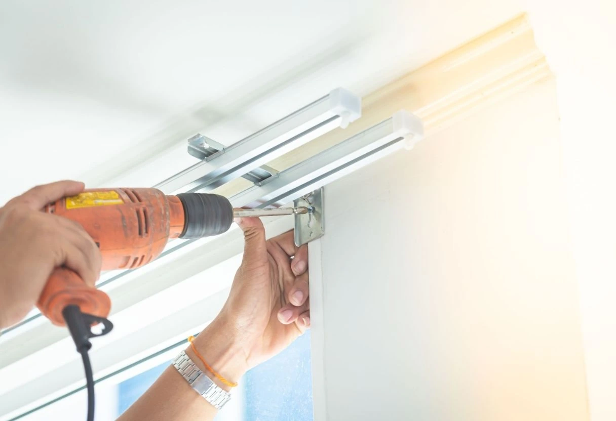 Professional curtain rail installation Dubai