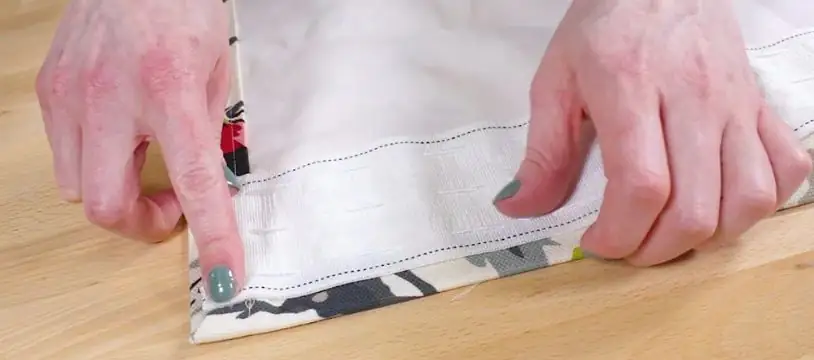 Step-by-step curtain tape change process illustration