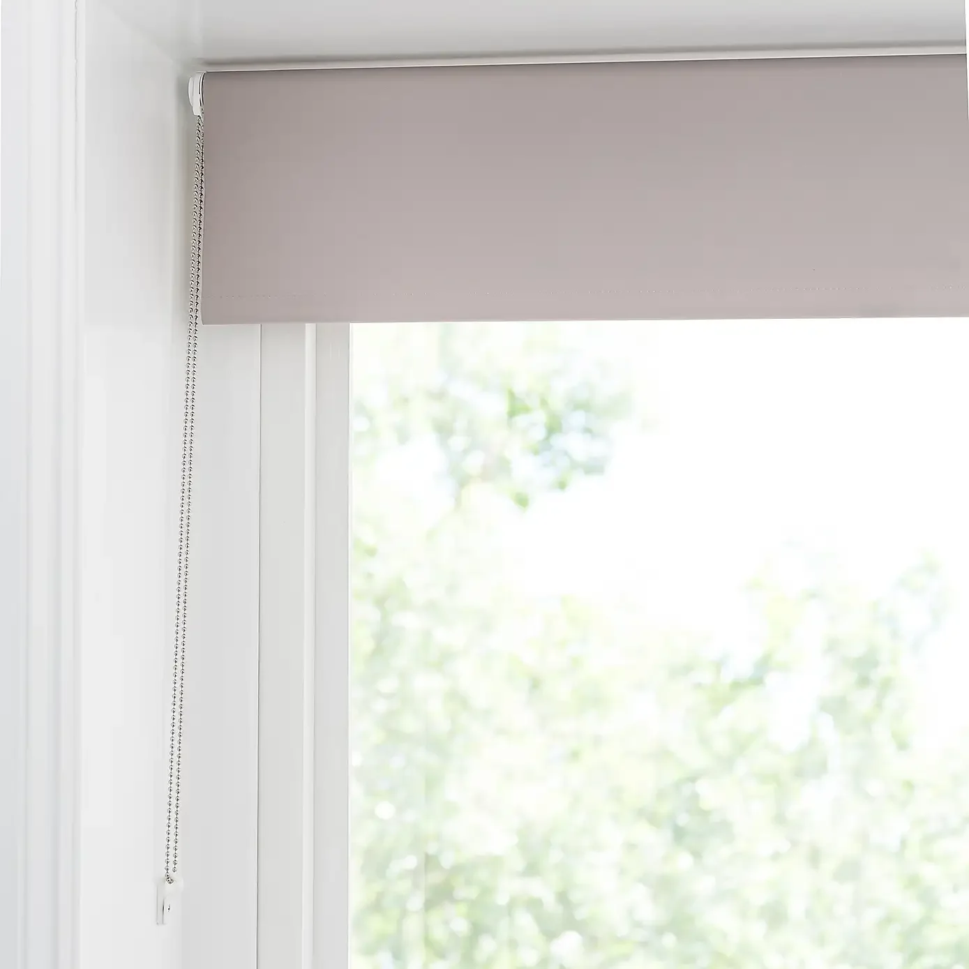 Roller Blind Mechanism with a Metal Chain